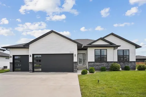 1822 Reese Road Cedar Falls IA 50613