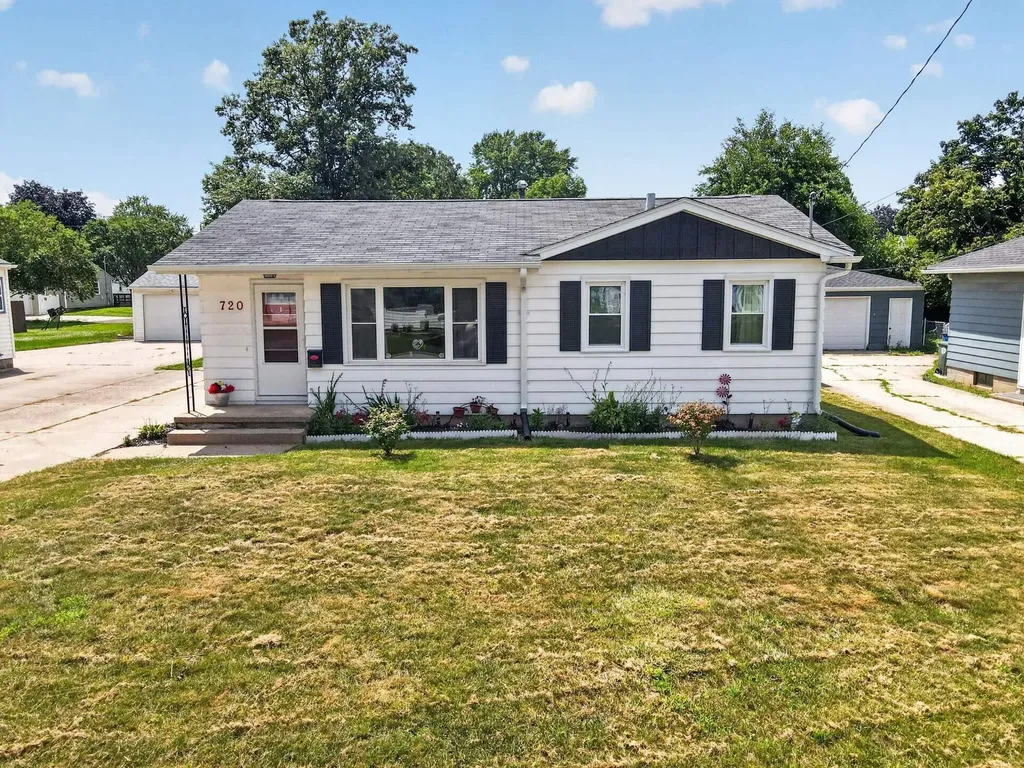 720 Dena Street Waterloo IA 50702