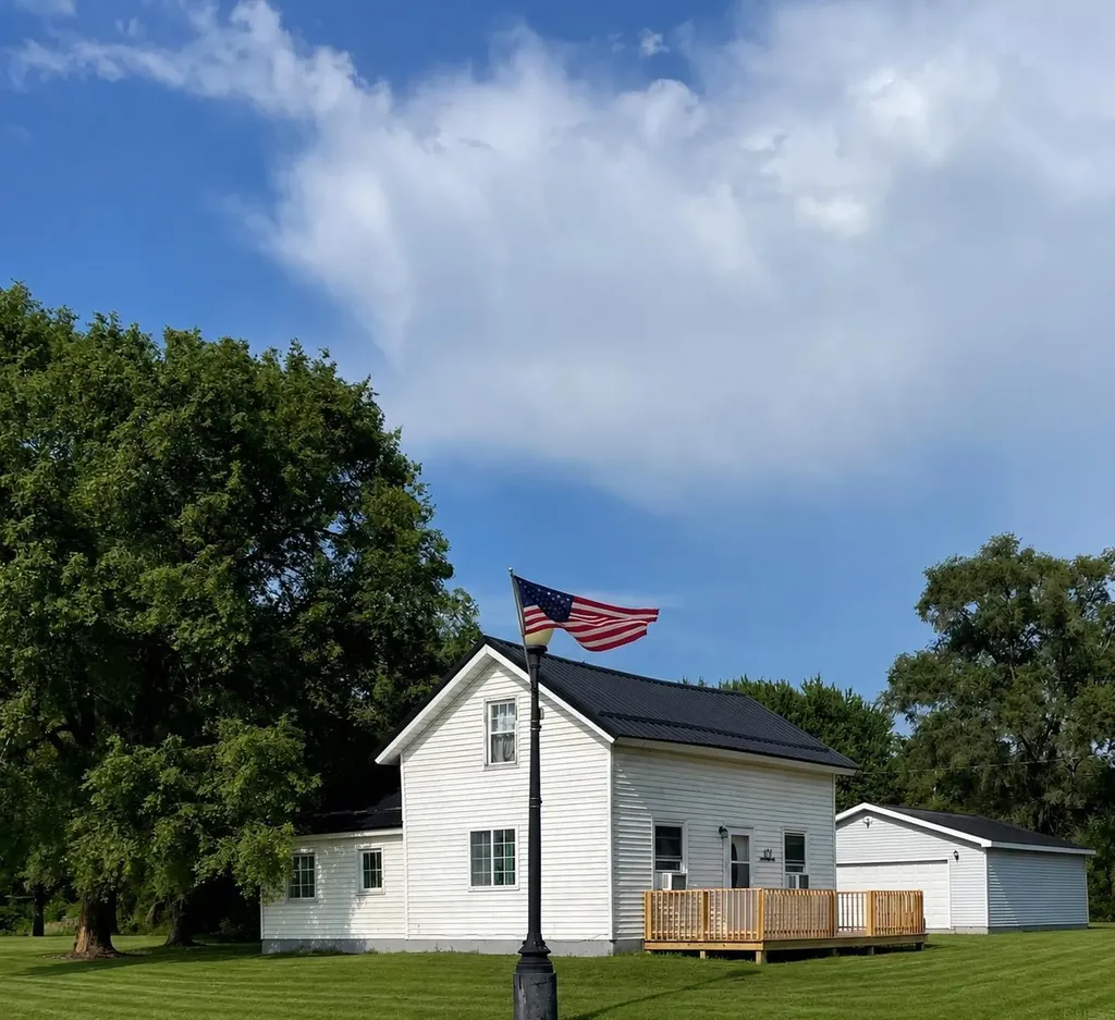 101 E Locust Street Quasqueton IA 52326