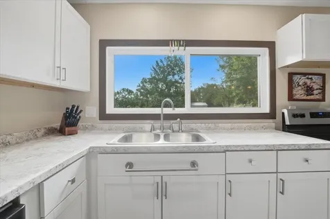 2721 Hiawatha Road Cedar Falls IA 50613