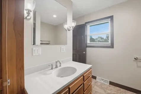 2721 Hiawatha Road Cedar Falls IA 50613