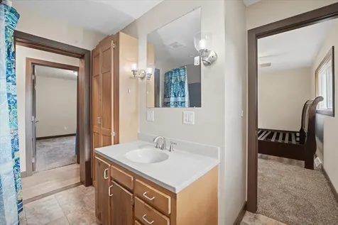 2721 Hiawatha Road Cedar Falls IA 50613