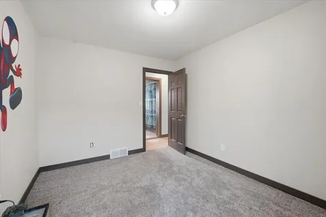 2721 Hiawatha Road Cedar Falls IA 50613