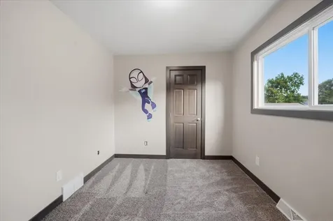 2721 Hiawatha Road Cedar Falls IA 50613