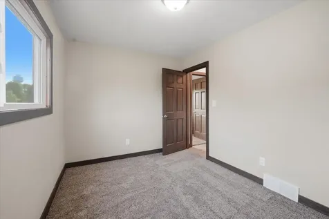 2721 Hiawatha Road Cedar Falls IA 50613