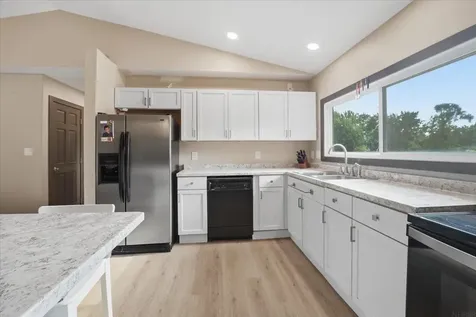 2721 Hiawatha Road Cedar Falls IA 50613