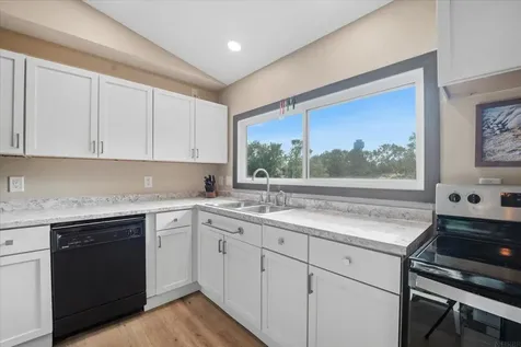 2721 Hiawatha Road Cedar Falls IA 50613