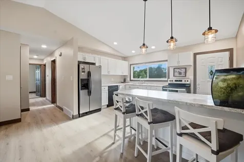 2721 Hiawatha Road Cedar Falls IA 50613