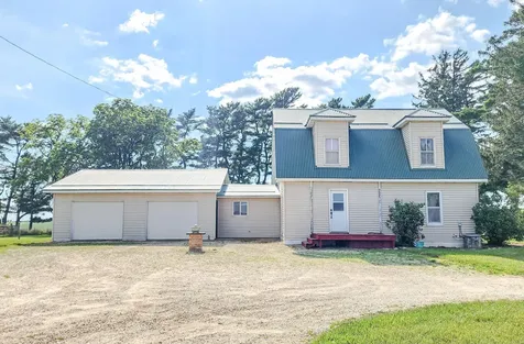 1338 180 Street Manchester IA 52057