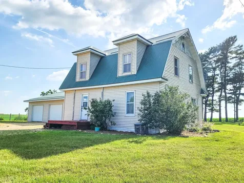 1338 180 Street Manchester IA 52057