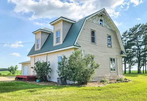 1338 180 Street Manchester IA 52057