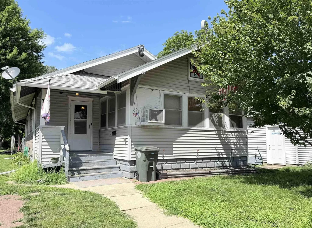 79 E Parker Street Waterloo IA 50703