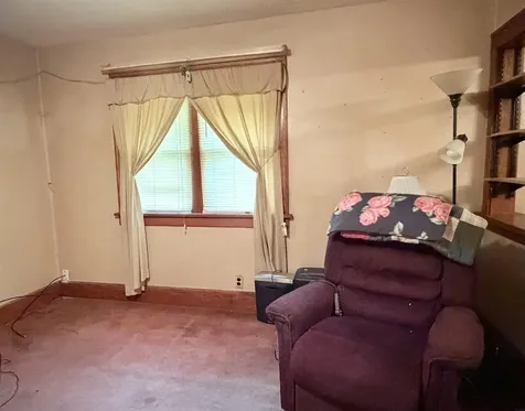 79 E Parker Street Waterloo IA 50703