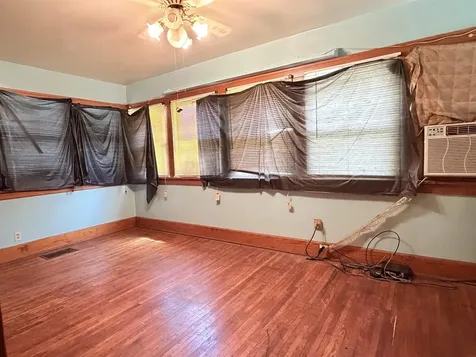 79 E Parker Street Waterloo IA 50703