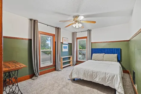 602 SW 3rd Street Waverly IA 50677
