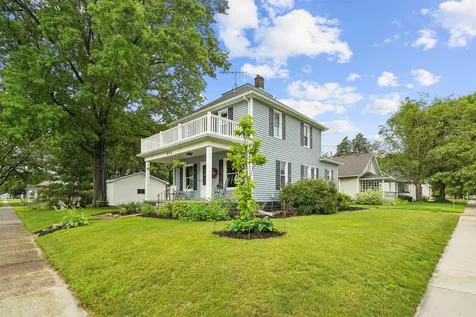 602 SW 3rd Street Waverly IA 50677