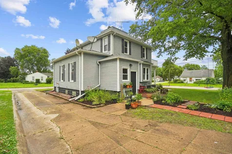602 SW 3rd Street Waverly IA 50677