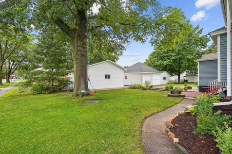 602 SW 3rd Street Waverly IA 50677