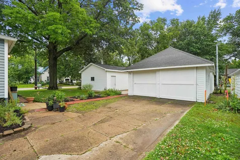 602 SW 3rd Street Waverly IA 50677