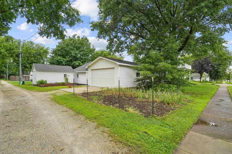 602 SW 3rd Street Waverly IA 50677