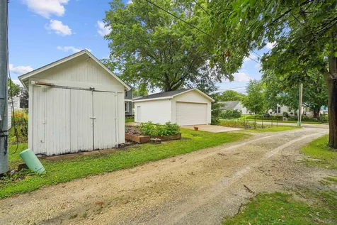 602 SW 3rd Street Waverly IA 50677