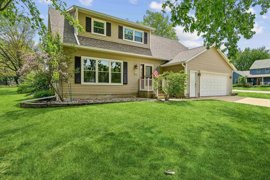 1211 Country Meadows Drive Waverly IA 50677