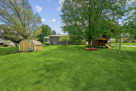 1211 Country Meadows Drive Waverly IA 50677
