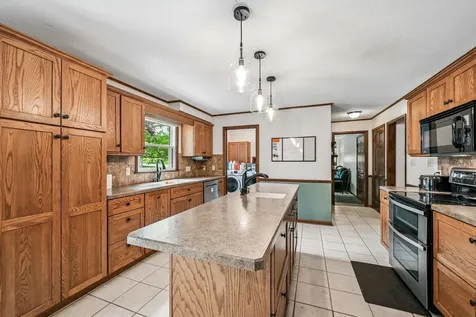 1211 Country Meadows Drive Waverly IA 50677