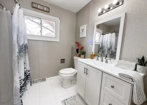 4039 Niles Street Waterloo IA 50703