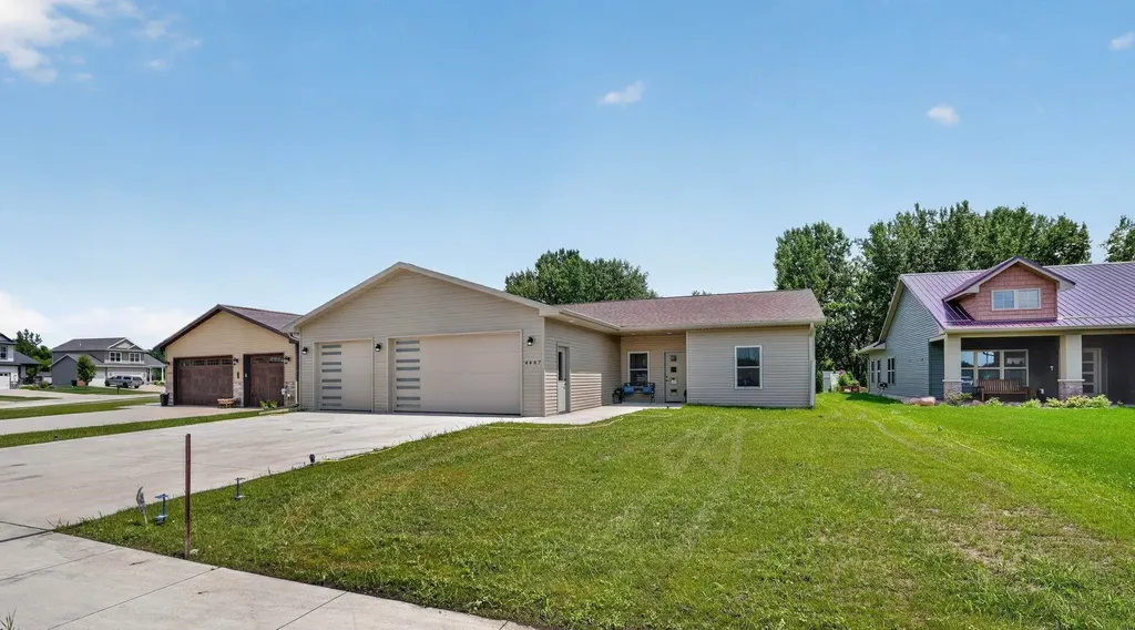 4467 Charm Drive Waterloo IA 50701