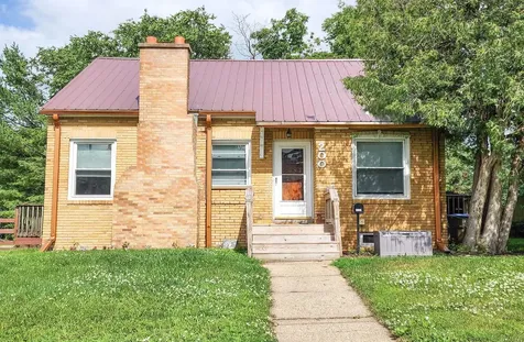 200 S Wayne Street Manchester IA 52057