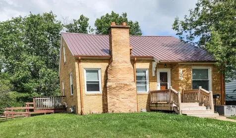 200 S Wayne Street Manchester IA 52057