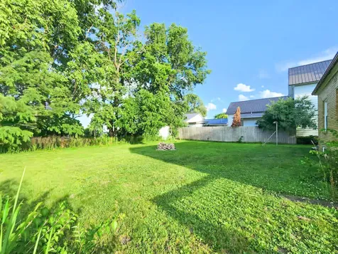 200 S Wayne Street Manchester IA 52057