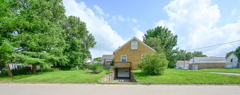 200 S Wayne Street Manchester IA 52057