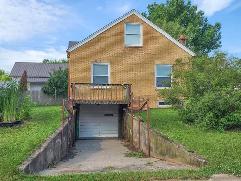 200 S Wayne Street Manchester IA 52057