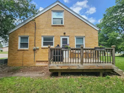 200 S Wayne Street Manchester IA 52057