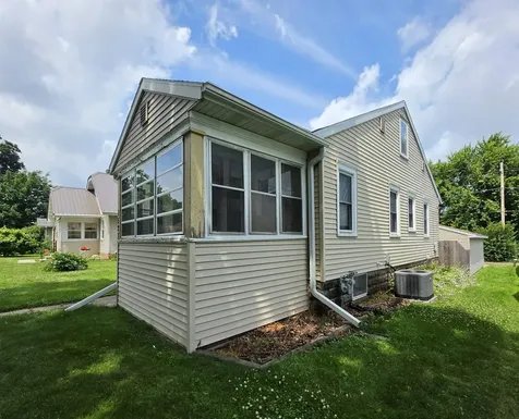 1527 Bertch Avenue Waterloo IA 50702