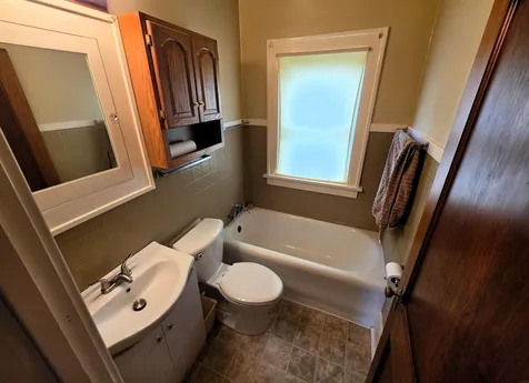 1527 Bertch Avenue Waterloo IA 50702