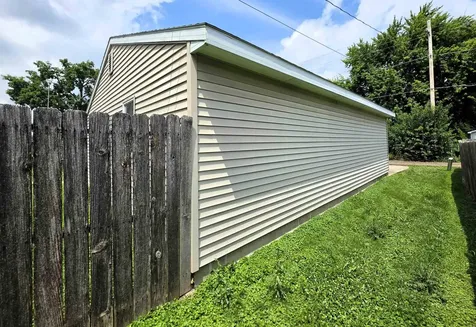 1527 Bertch Avenue Waterloo IA 50702