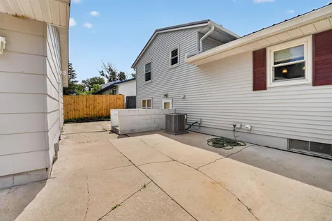 1303 Shultz Street Waterloo IA 50707