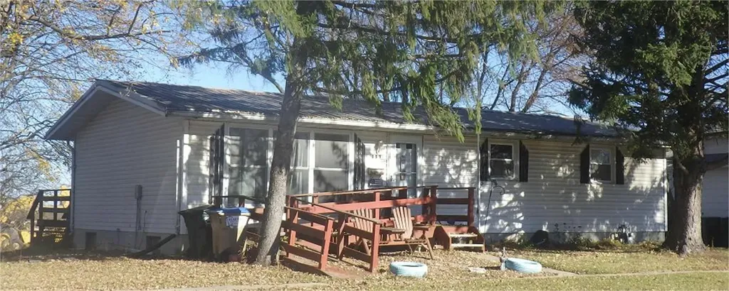 157 W Murdock Street Postville IA 52162