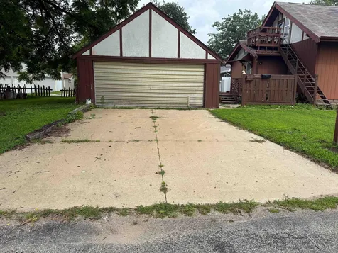 2232 W 3rd Street Waterloo IA 50702
