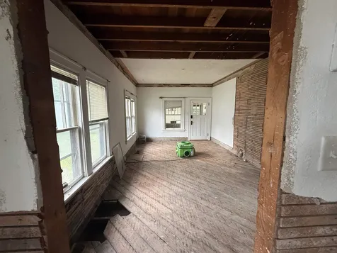 2232 W 3rd Street Waterloo IA 50702