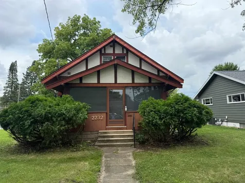 2232 W 3rd Street Waterloo IA 50702