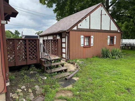 2232 W 3rd Street Waterloo IA 50702