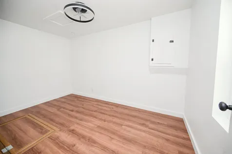 512 S 5th Street Manchester IA 52057