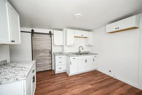 512 S 5th Street Manchester IA 52057