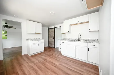 512 S 5th Street Manchester IA 52057
