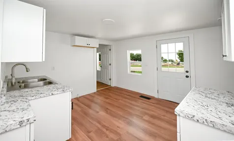 512 S 5th Street Manchester IA 52057