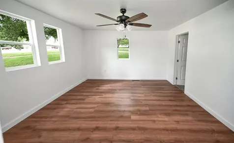 512 S 5th Street Manchester IA 52057